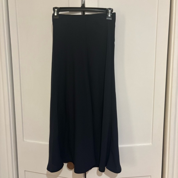 Aritzia Dresses & Skirts - Aritzia (Babaton) Navy Midi Skirt with Flowing Hem